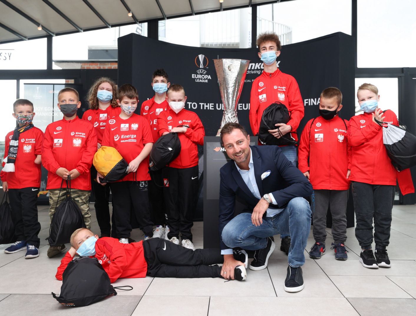 Les yeux des enfants brillent lors de la finale de l'UEFA Europa League à Gdańsk, grâce à Hankook